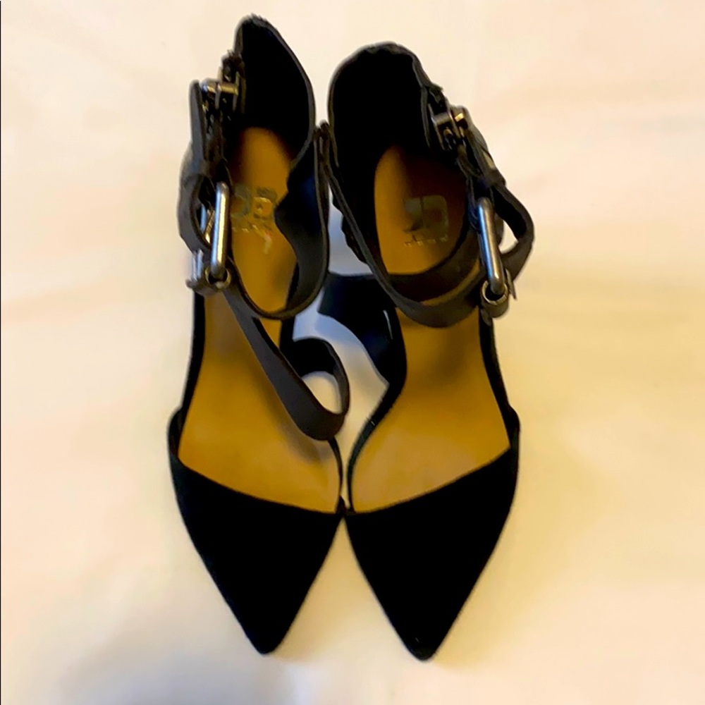 Joe’s Jeans brand pump